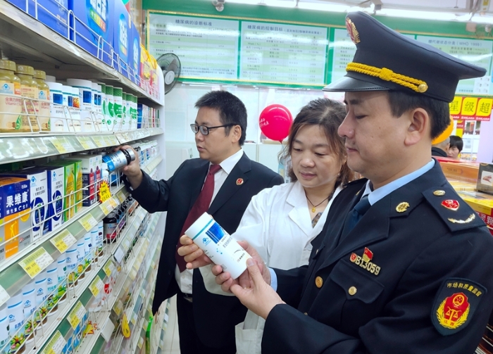江西于都部門(mén)聯(lián)手開(kāi)展保健食品市場(chǎng)專(zhuān)項(xiàng)檢查 (1)
