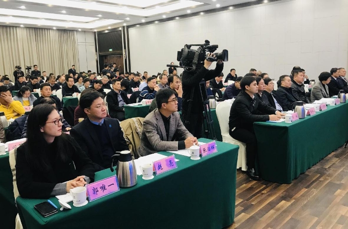 全國(guó)強(qiáng)直性脊柱炎健康扶貧工程工作座談會(huì)在河南召開.