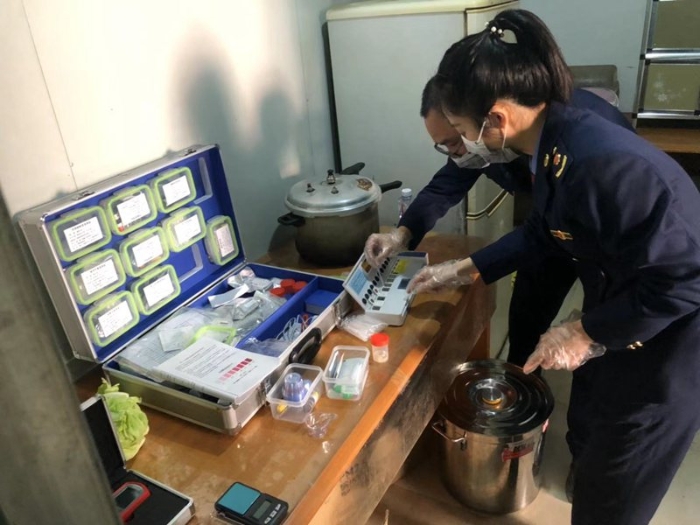 廈門集美區(qū)灌口市場監(jiān)管所保障口罩復工生產企業(yè)食品安全