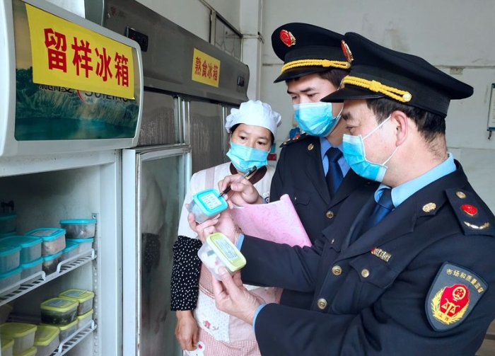 江西于都：開展畢業(yè)年級學(xué)生返?！暗谝徊汀笔称窓z查 (2)