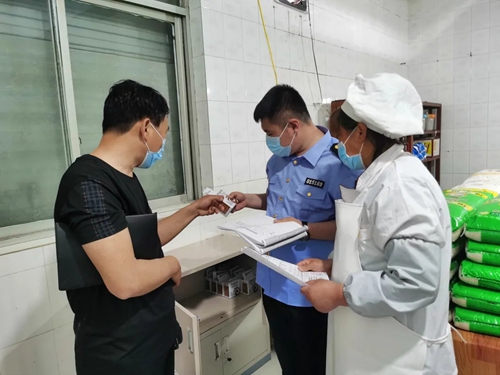 河北保定市市場監(jiān)管部門全力保障第二批復(fù)學(xué)學(xué)校食堂食品安全