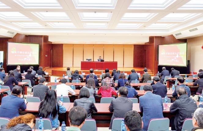 圖為黨校舉行形勢與任務(wù)報告會。