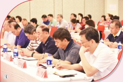 圖為學(xué)員們在讀書班上認(rèn)真聽講。