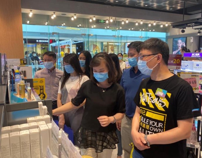 四川化妝品宣傳周圖片。