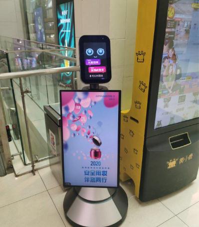 圖為海淀區(qū)市場監(jiān)管局在商業(yè)繁華地區(qū)、社區(qū)等，為化妝品科普宣傳“布局”造勢.