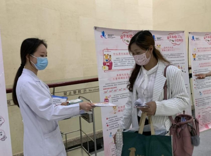 圖為化妝品科普宣傳活動(dòng)現(xiàn)場(chǎng).