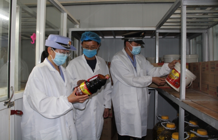 河南省尉氏縣市場(chǎng)監(jiān)管局加強(qiáng)餐飲服務(wù)環(huán)節(jié)食品安全檢查