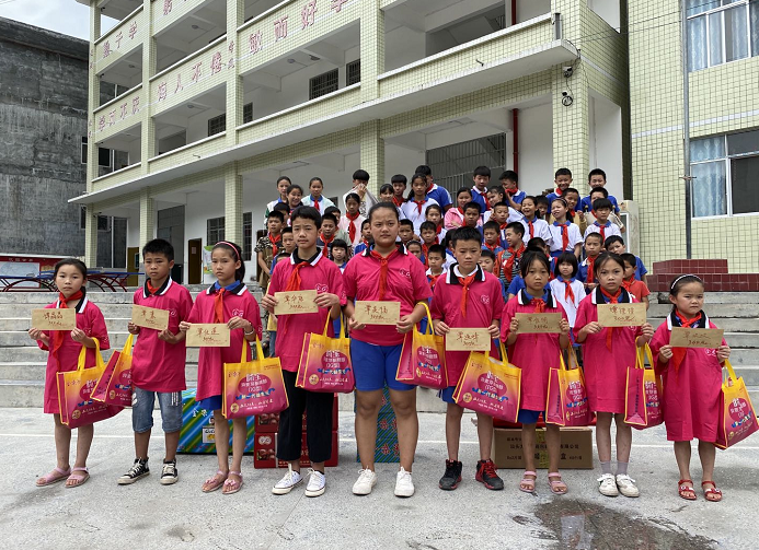 “金嗓子”捐資助學繼續(xù)獻愛心