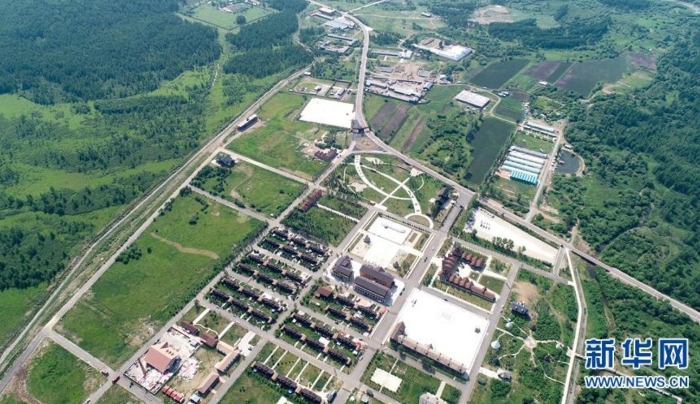 這是位于內(nèi)蒙古自治區(qū)呼倫貝爾市根河市的敖魯古雅鄂溫克族鄉(xiāng)（無(wú)人機(jī)照片，7月14日攝）。 新華社記者 賀書(shū)琛 攝