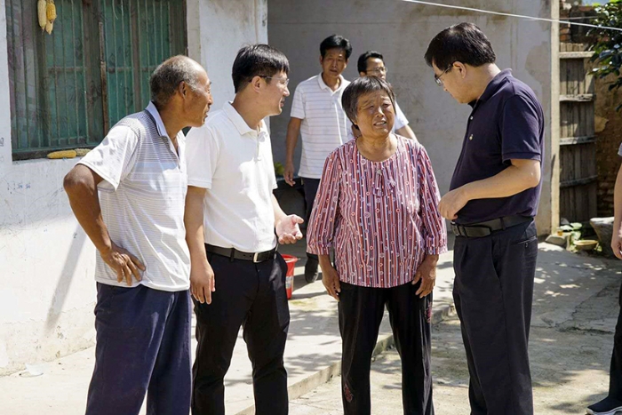 徐景和赴碭山縣指導脫貧攻堅并出席醫(yī)療器械產(chǎn)業(yè)合作交流研討會