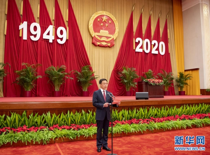 9月30日晚，國(guó)務(wù)院在北京人民大會(huì)堂舉行國(guó)慶招待會(huì)，熱烈慶祝中華人民共和國(guó)成立七十一周年。中共中央政治局常委、國(guó)務(wù)院副總理韓正主持招待會(huì)。 新華社記者 李學(xué)仁 攝