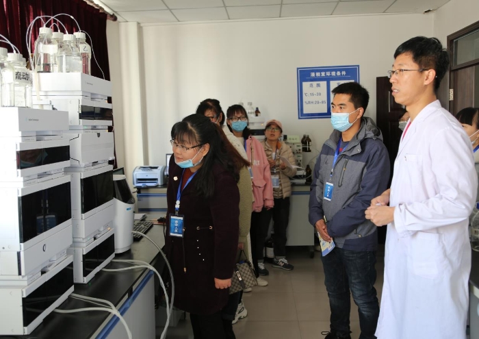 圖為四平檢查分局、四平市食藥檢所聯(lián)合舉辦“走進檢驗機構，關注藥品安全”開放日活動。