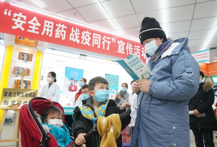 附近的居民帶著孩子來參加活動(dòng)。（馬少賓攝）