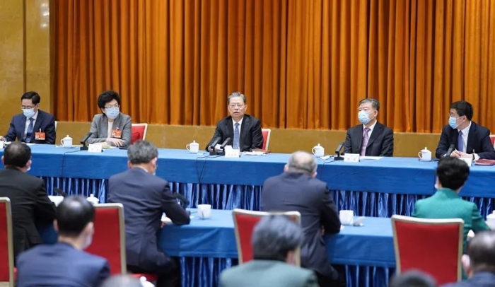 3月6日，中共中央政治局常委、中央紀(jì)委書記趙樂際看望出席全國(guó)政協(xié)十三屆四次會(huì)議的農(nóng)工黨、體育界委員并參加討論。新華社記者 張領(lǐng) 攝