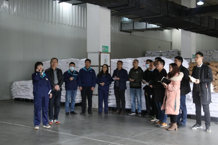 學(xué)員與企業(yè)人員現(xiàn)場(chǎng)交流探討