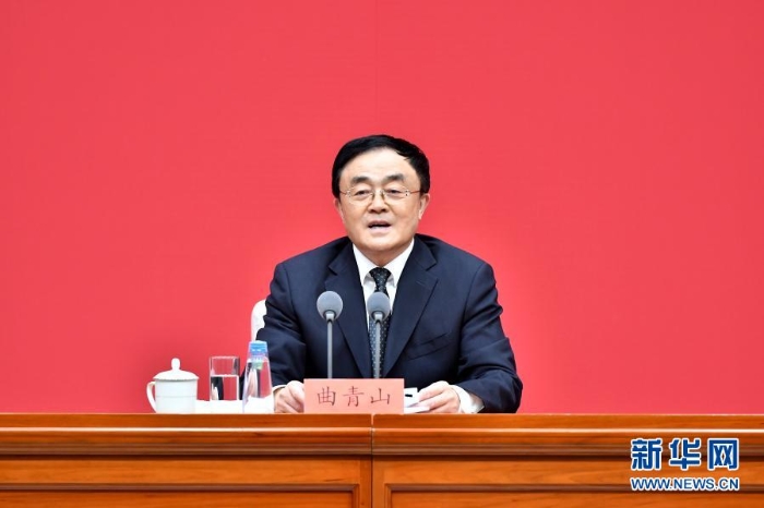 　3月23日，中共中央在北京舉行新聞發(fā)布會，介紹中國共產(chǎn)黨成立100周年慶?；顒佑嘘P(guān)情況，并答記者問。這是中央黨史和文獻(xiàn)研究院院長曲青山在發(fā)布會上介紹有關(guān)情況。新華社記者 李鑫 攝