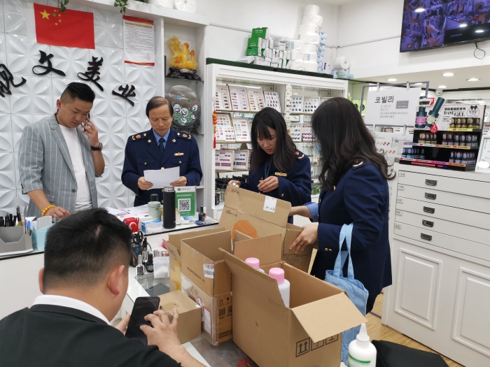 圖為檢查現(xiàn)場(chǎng)。