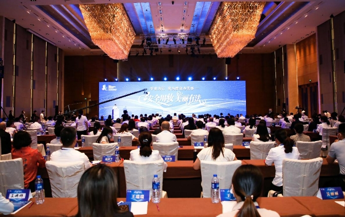 2021年“全國化妝品安全科普宣傳周”陜西分會(huì)場(chǎng)活動(dòng)儀式現(xiàn)場(chǎng)