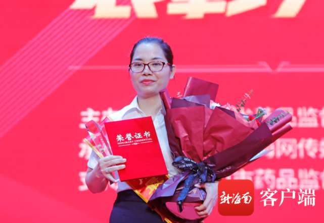 揭曉第九位最美執(zhí)業(yè)藥師——王英。記者 汪承賢攝