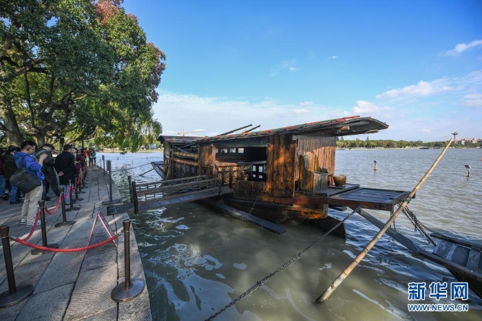 ?？吭诩闻d南湖湖心島的南湖紅船（2020年10月27日攝）。新華社記者 徐昱 攝
