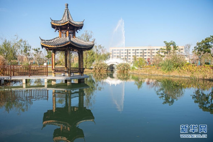 嘉興市海鹽縣綠能環(huán)保項(xiàng)目園區(qū)景觀（2020年12月17日攝）。新華社發(fā)（江漢 攝）