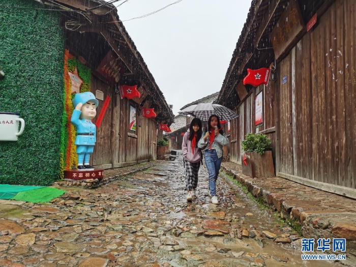 這是位于福建龍巖長(zhǎng)汀縣中復(fù)村紅軍街（4月27日攝）。新華社記者秦宏攝