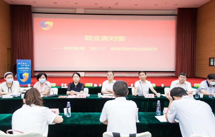 圖為咨詢服務(wù)現(xiàn)場(chǎng)。