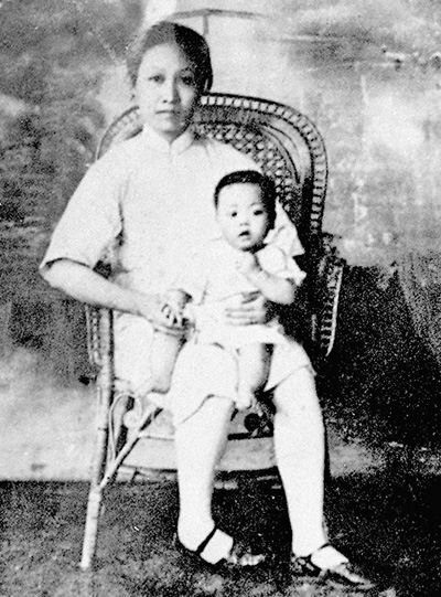 趙一曼與兒子的合影。新華社發(fā)