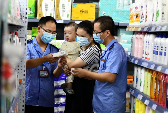 圖為檢查現(xiàn)場。（陳培建 攝）