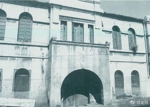 1919年9月16日，在周恩來主持下，覺悟社在天津?qū)W生聯(lián)合會(huì)辦公室召開成立大會(huì)。圖為成立大會(huì)會(huì)址（今南開區(qū)東南角街草廠庵胡同41號）。