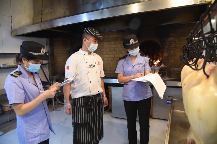 圖為檢查現(xiàn)場。