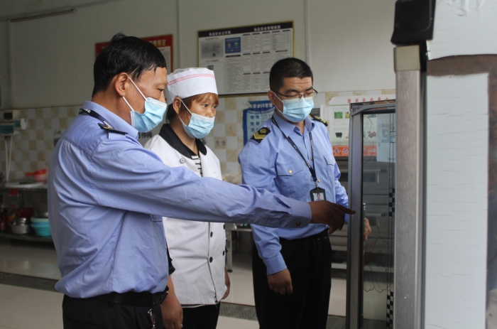 圖為檢查現(xiàn)場。