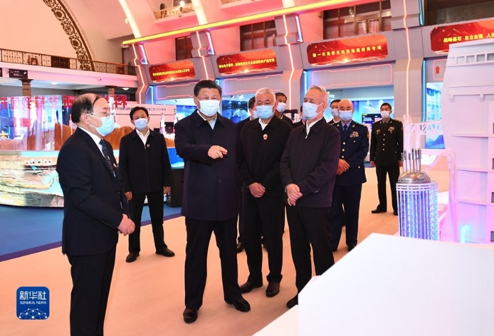 10月26日，中共中央總書記、國家主席、中央軍委主席習(xí)近平在北京展覽館參觀國家“十三五”科技創(chuàng)新成就展。 新華社記者 謝環(huán)馳 攝