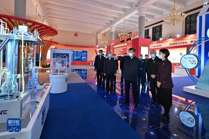10月26日，中共中央總書記、國家主席、中央軍委主席習(xí)近平在北京展覽館參觀國家“十三五”科技創(chuàng)新成就展。 新華社記者 李學(xué)仁 攝