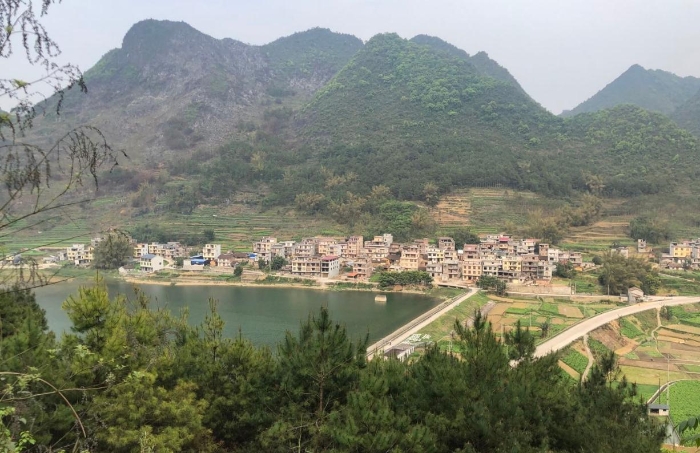 因為具備了“造血”功能，曾經(jīng)蕭條的忻城縣遂意鄉(xiāng)遂意村重現(xiàn)勃勃生機。