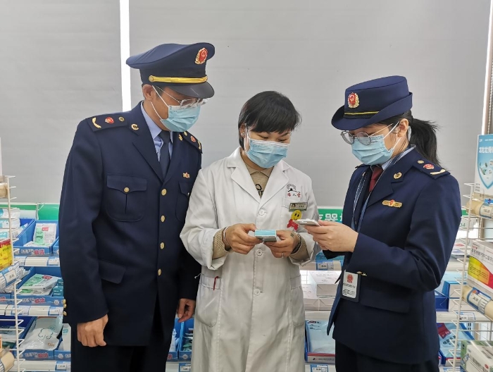 圖為檢查現(xiàn)場