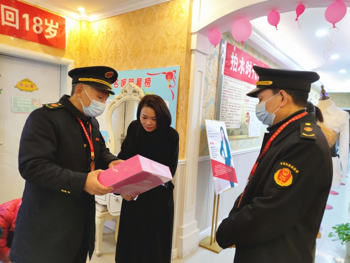 圖為檢查現(xiàn)場。