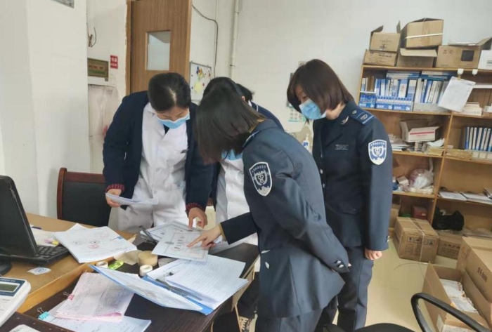 圖為檢查現(xiàn)場