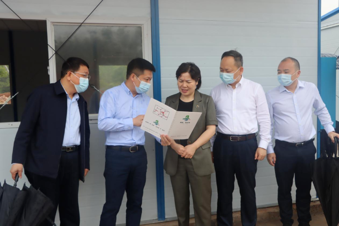 圖為調(diào)研組在湖南粵浙城調(diào)研。