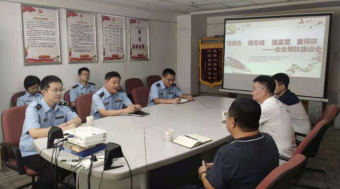 圖為企業(yè)幫扶座談會現(xiàn)場。