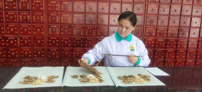 山東省泰安市寧陽縣泰安芝心堂醫(yī)藥連鎖有限公司郭振-工作照