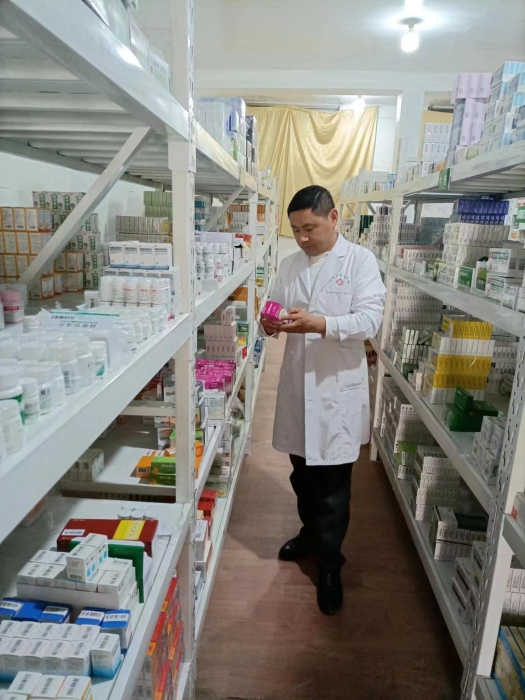 山東省濟(jì)寧市曲阜市永春堂藥品連鎖有限公司儲學(xué)兵-工作照