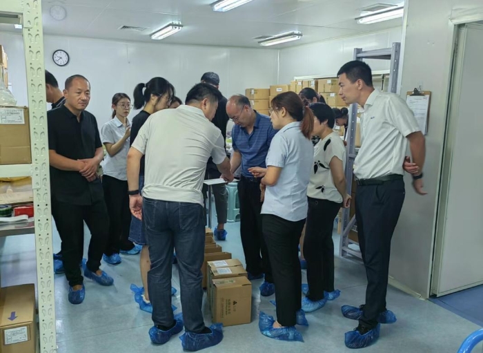 圖為參會代表在UDI實施示范單位現(xiàn)場觀摩學(xué)習(xí)。