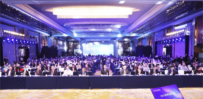 圖為2023年中國(guó)罕見(jiàn)病大會(huì)主論壇現(xiàn)場(chǎng)。