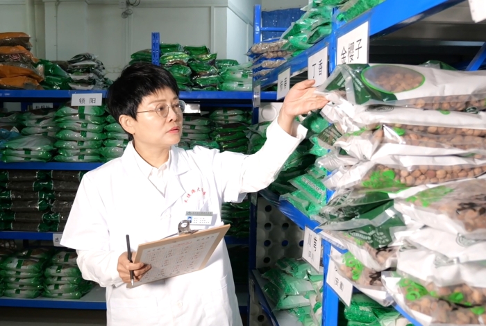 6.安徽省—岳西縣天健源大藥房連鎖有限公司—宋敏（照片-工作照）