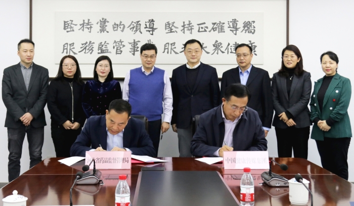 圖為簽約現(xiàn)場。（盧飛宇攝）