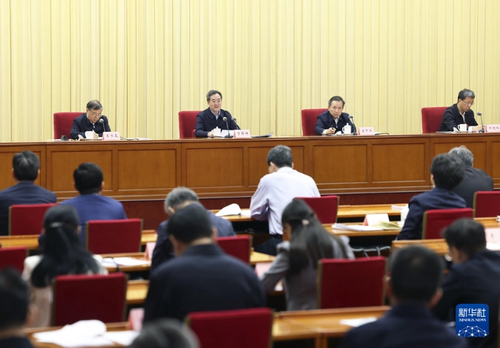 5月11日，新時(shí)代學(xué)校思政課建設(shè)推進(jìn)會(huì)在北京召開。會(huì)上傳達(dá)了習(xí)近平重要指示。中共中央政治局常委、國務(wù)院副總理丁薛祥出席會(huì)議并講話。新華社記者劉衛(wèi)兵攝