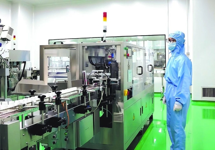 粵澳醫(yī)療機(jī)構(gòu)中藥制劑中心依托粵澳藥業(yè)有限公司，受托生產(chǎn)多款醫(yī)療機(jī)構(gòu)中藥制劑。