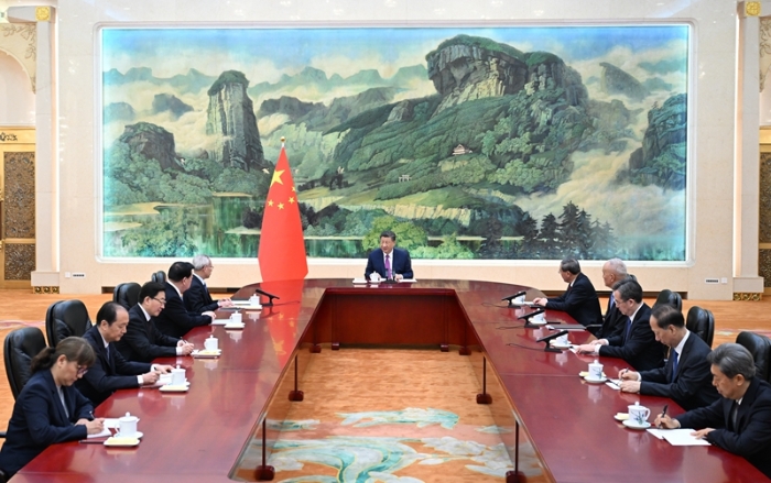 2 11月1日下午，國家主席習近平在北京人民大會堂會見新當選并獲中央政府任命的澳門特別行政區(qū)第六任行政長官岑浩輝。新華社記者 謝環(huán)馳 攝