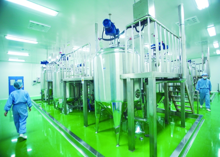 圖①為九芝堂股份有限公司綜合車間液體制劑配液間一角。